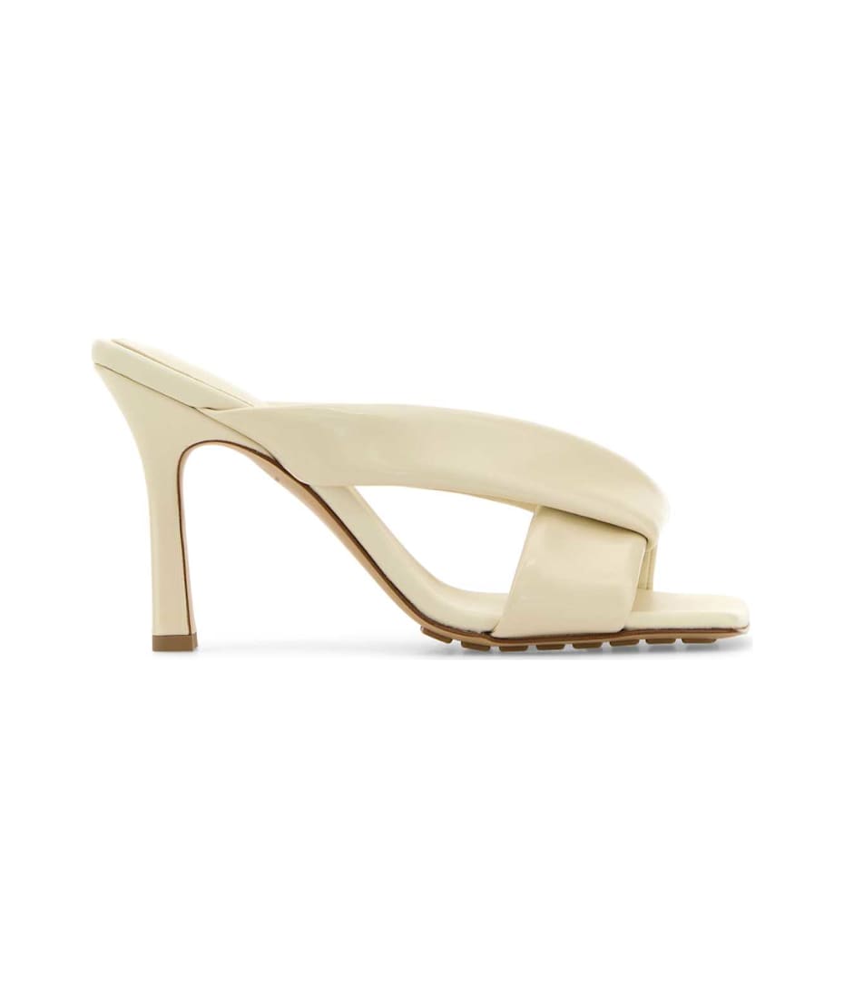 サンダル・ミュール Bottega Veneta Ivory Leather Riva Mules Bottega Veneta Ivory Leather Riva Mules | italist
