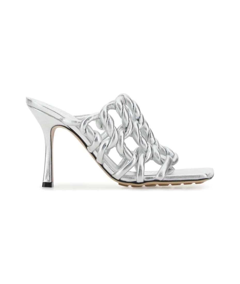 サンダル・ミュール Bottega Veneta Silver leather Stretch mules Bottega Veneta® Women's Stretch Mule in Silver. Shop online now.