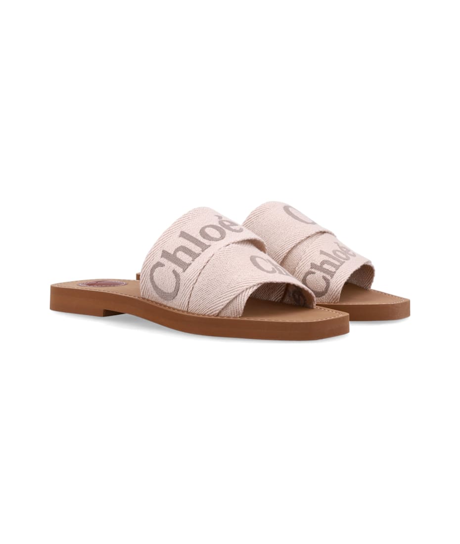 【関税&送料込】Chloe Chloe Woody Canvas Slide Sandals Woody canvas slides in beige - Chloe | Mytheresa