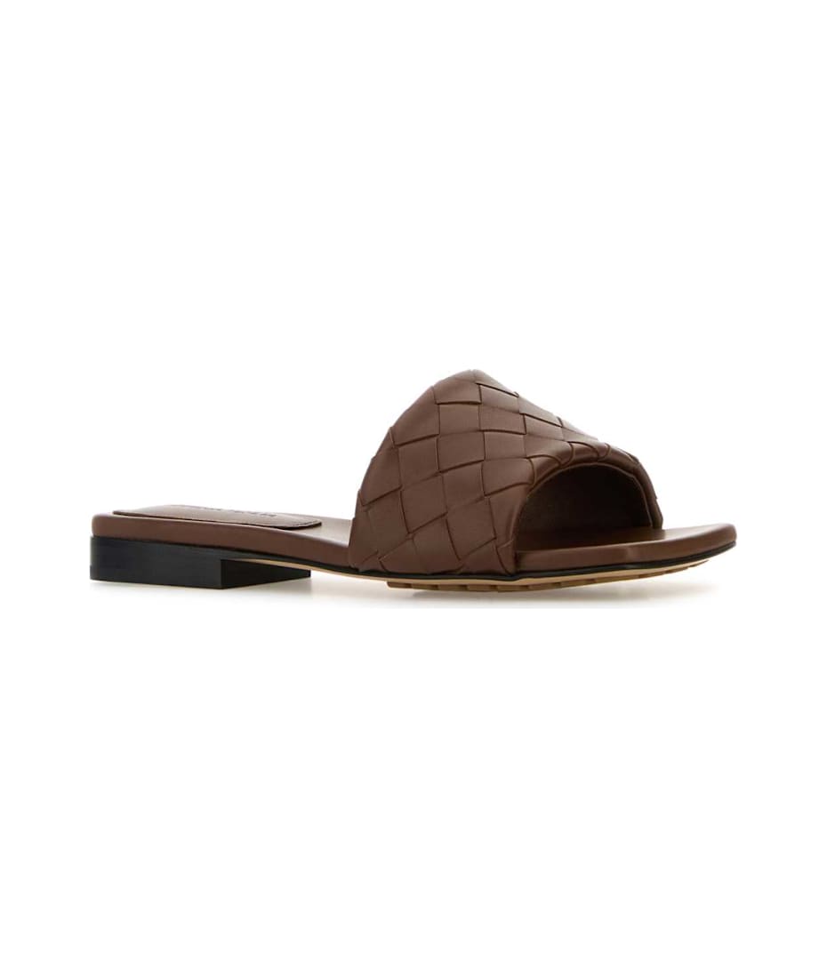 スリッポン BOTTEGA VENETA BROWN LEATHER PARCO SLIPPERS Bottega Veneta Brown Leather Parco Slippers | italist