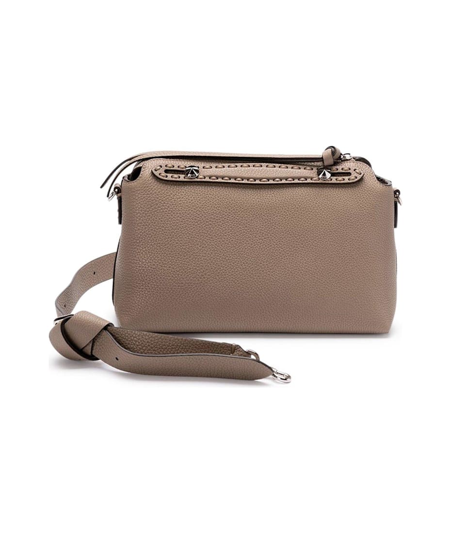 【関税送料込】FENDI SIGNATURE サンダル 楽天市場】FENDI フェンディ フラットサンダル 8X8327 TK6