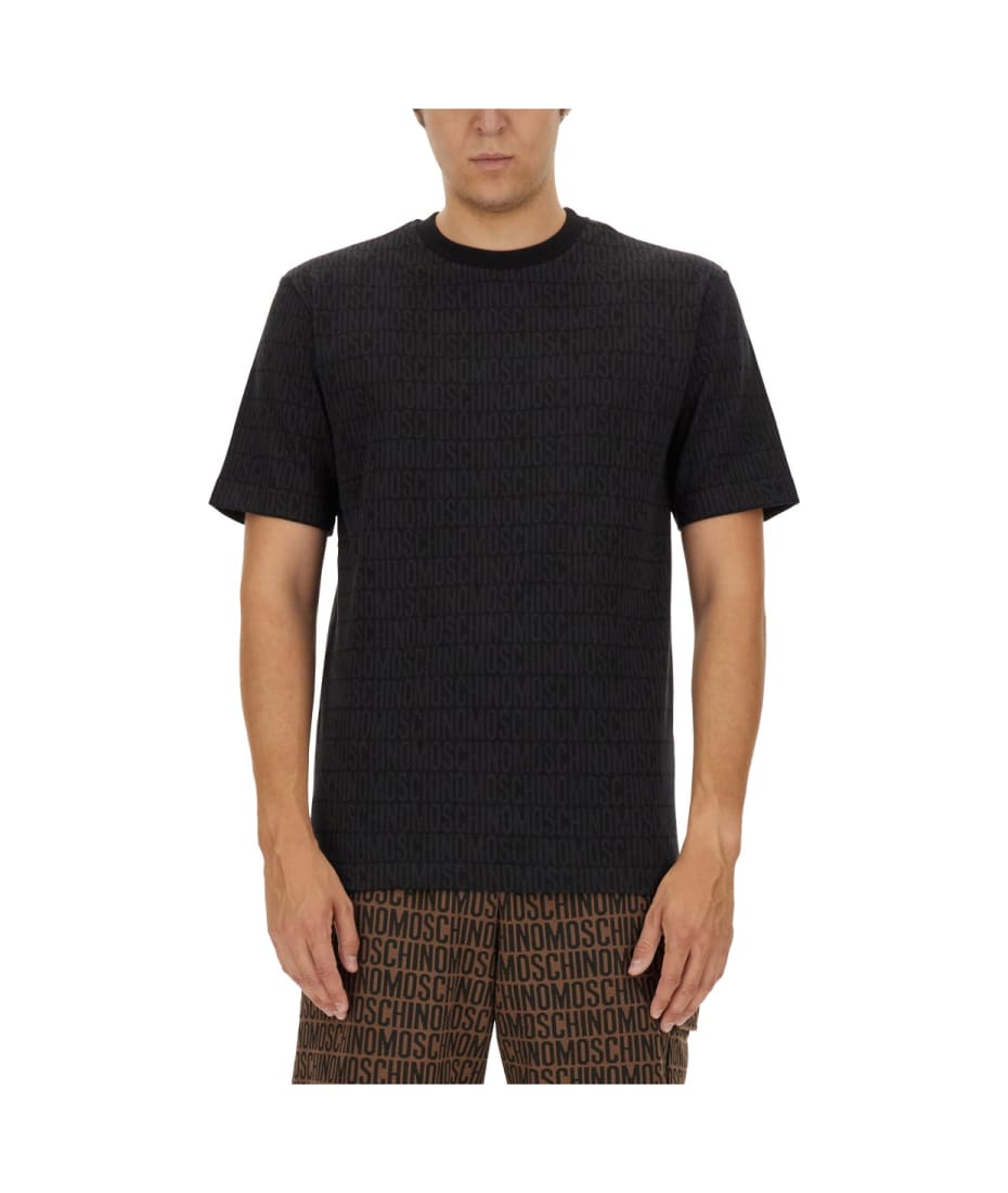 【送料&関税込】Moschino T-shirt With All Over Logo Moschino T-shirt With All Over Logo | italist