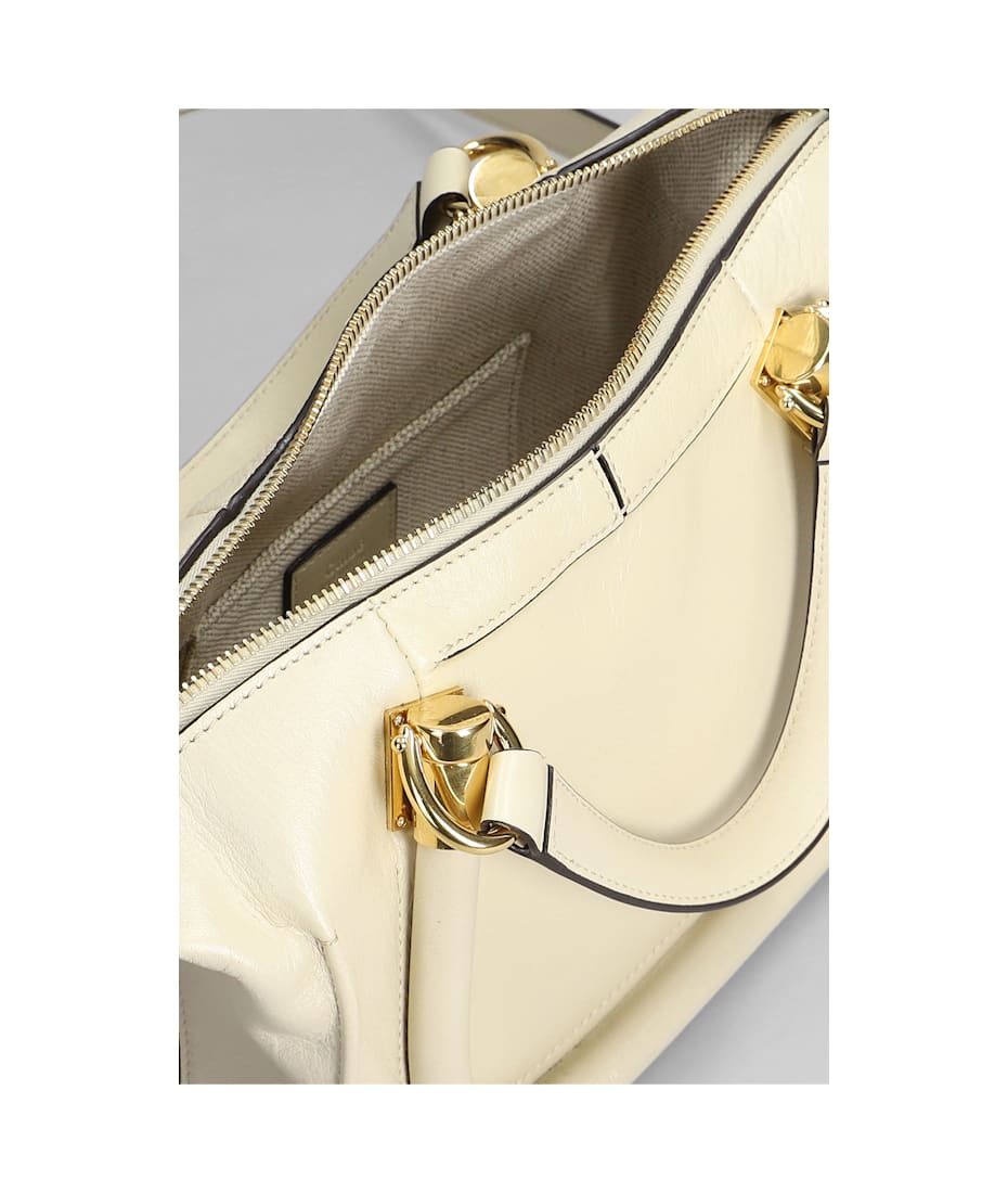 【送料&関税込】ChloAC Party 24 Shoulder Bag In Beige Leathe Chloé Party 24 Shoulder Bag In Beige Leather | italist