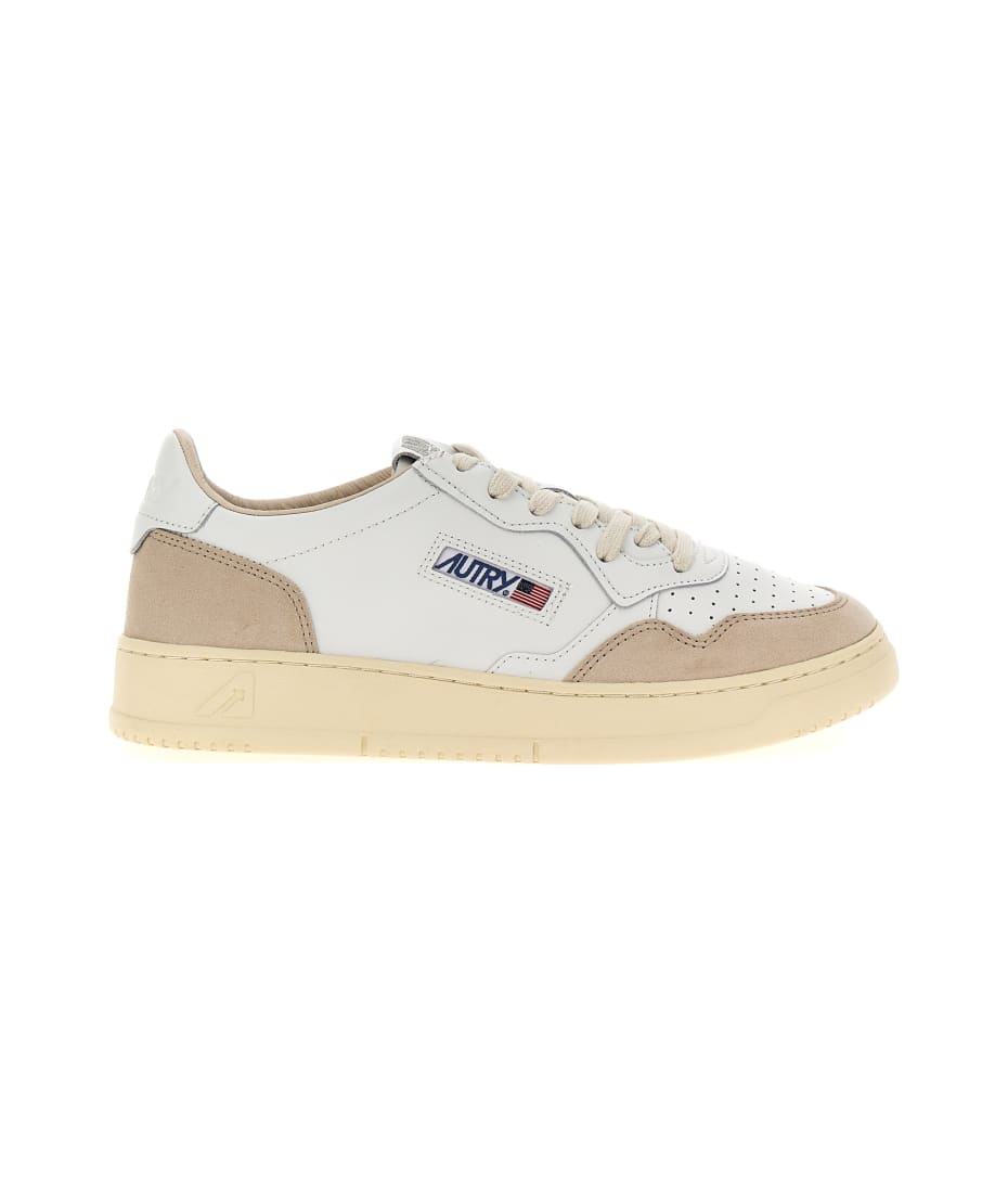 【送料&関税込】Autry Sneakers medialist Low Autry Medalist Low Sneakers In White Textured Leather With