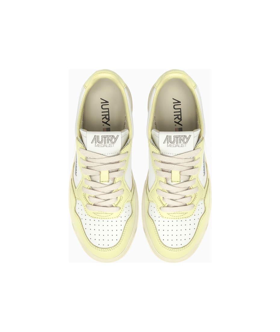 Autry Medalist Low Sneakers Aulw Wb36 | italist Autry Medalist Low Sneakers Aulw Wb36 | italist