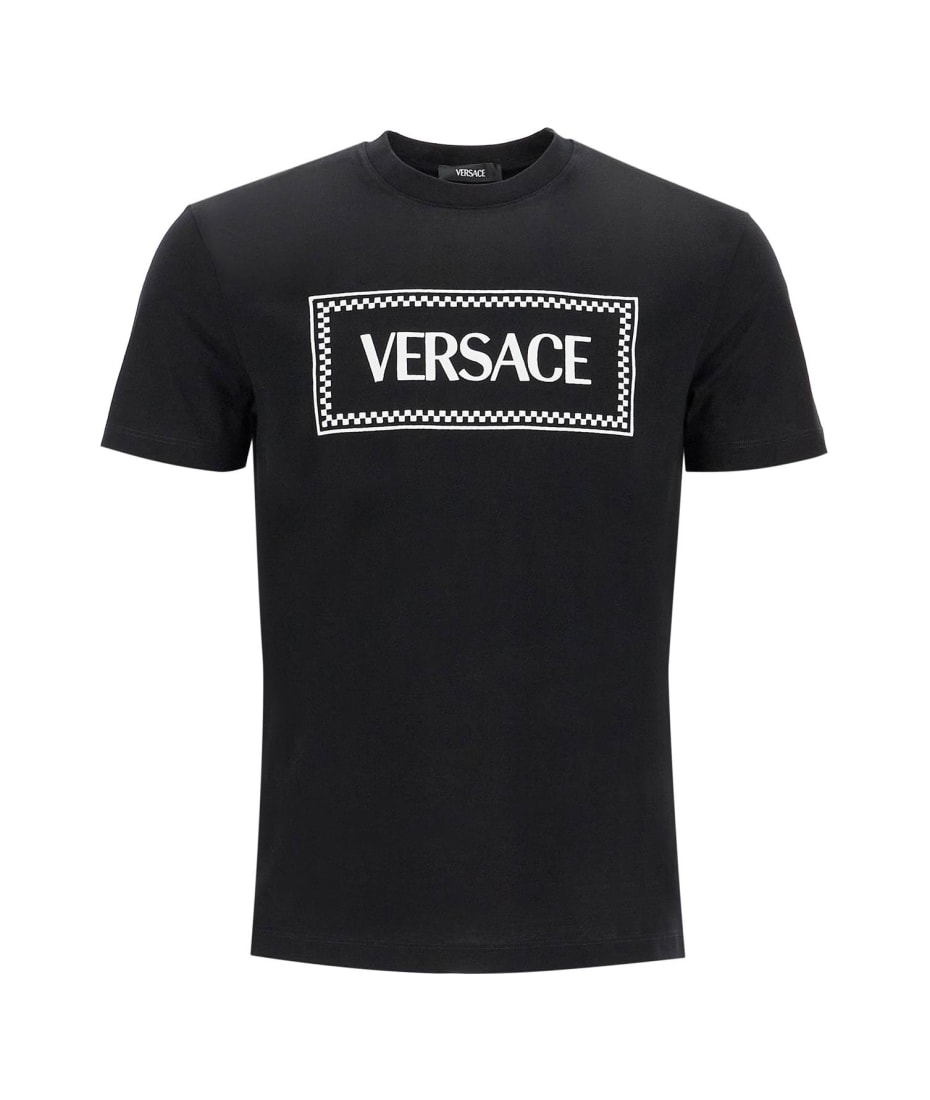 Tシャツ・カットソー VERSACE SS25 Logo embroidery t-shirt (10188981A13610 2KQ70) Versace Logo Embroidery T-shirt | italist