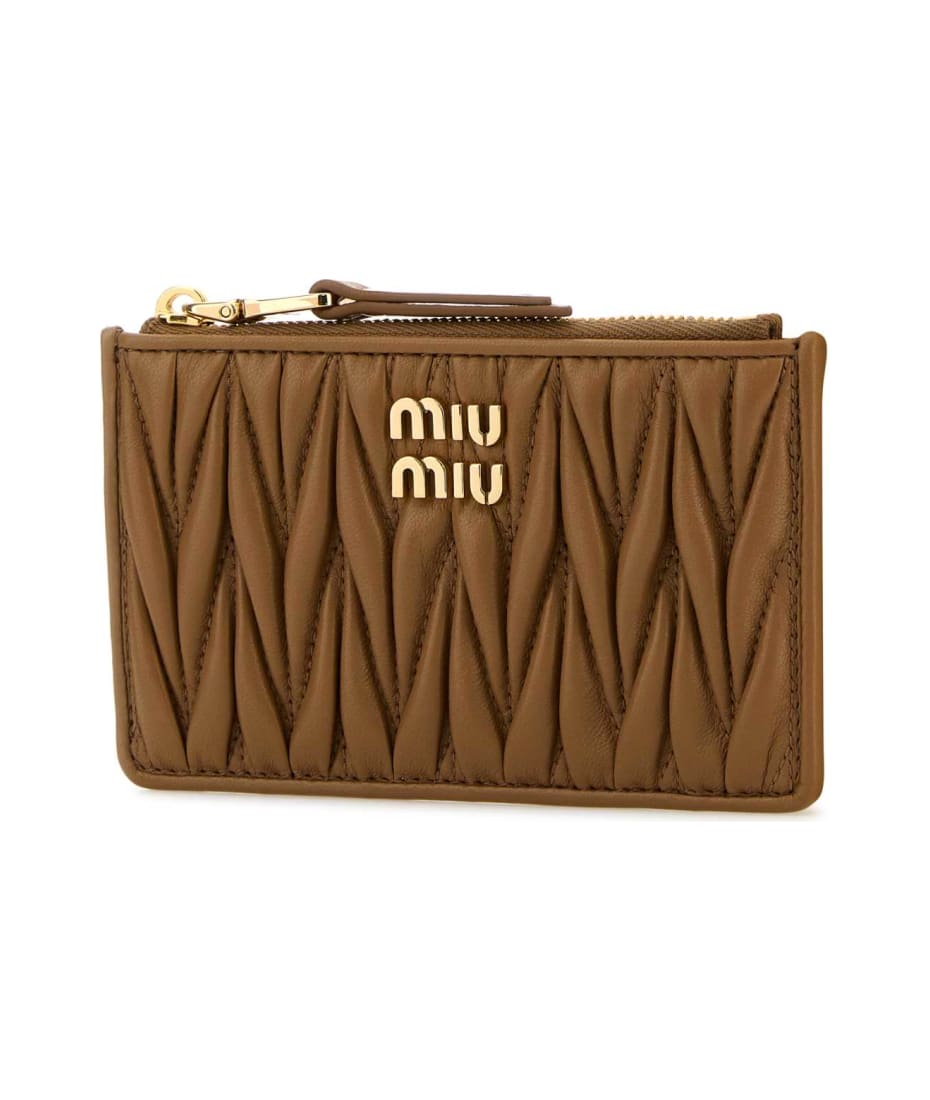 【関税&送料込】Miu Miu Gold Nappa Leather Card Holder Women's Matelassé nappa leather card holder | MIU MIU | 24S