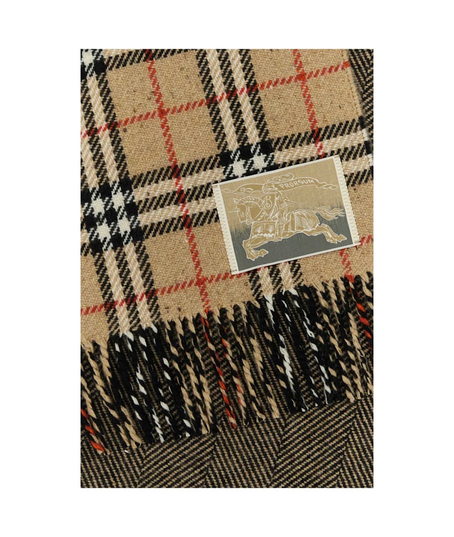 マフラー・ストール BURBERRY EMBROIDERED CASHMERE BLEND SCARF Burberry Embroidered Cashmere Blend Reversible Scarf