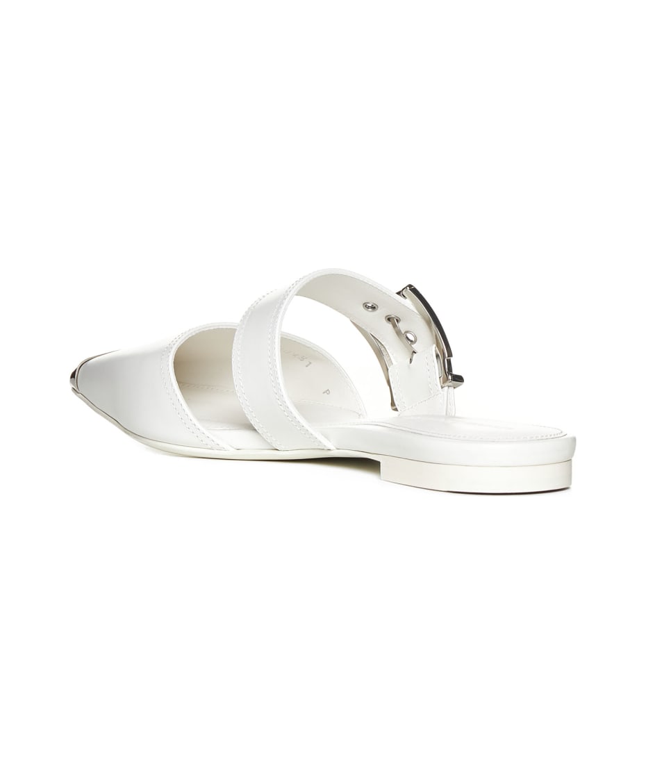 【送料&関税込】Alexander McQueen Ivory punk Flat Sandals Alexander McQueen Ivory 'punk' Flat Sandals | italist