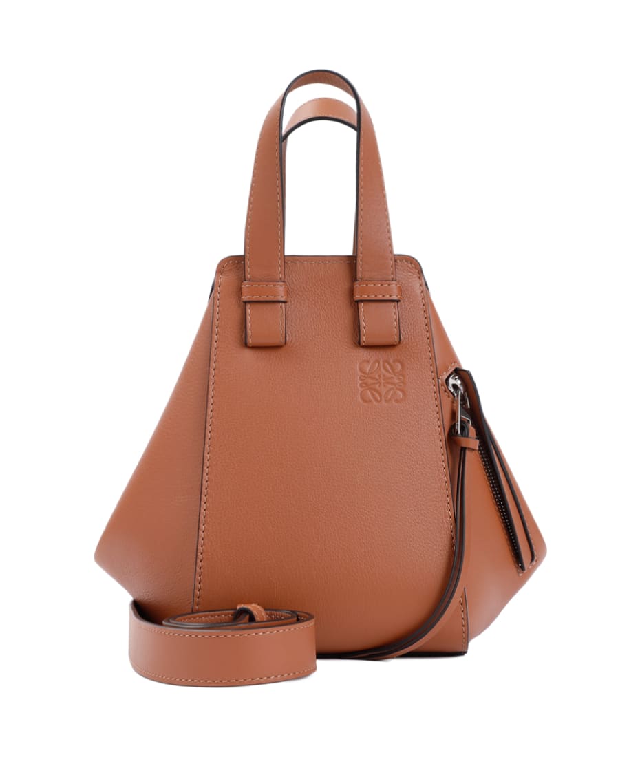 VIP【送料関税込】LOEWE HAMMOCK COMPACT LEATHER SHOULDER BAG LOEWE Compact Hammock Leather Bag | Holt Renfrew