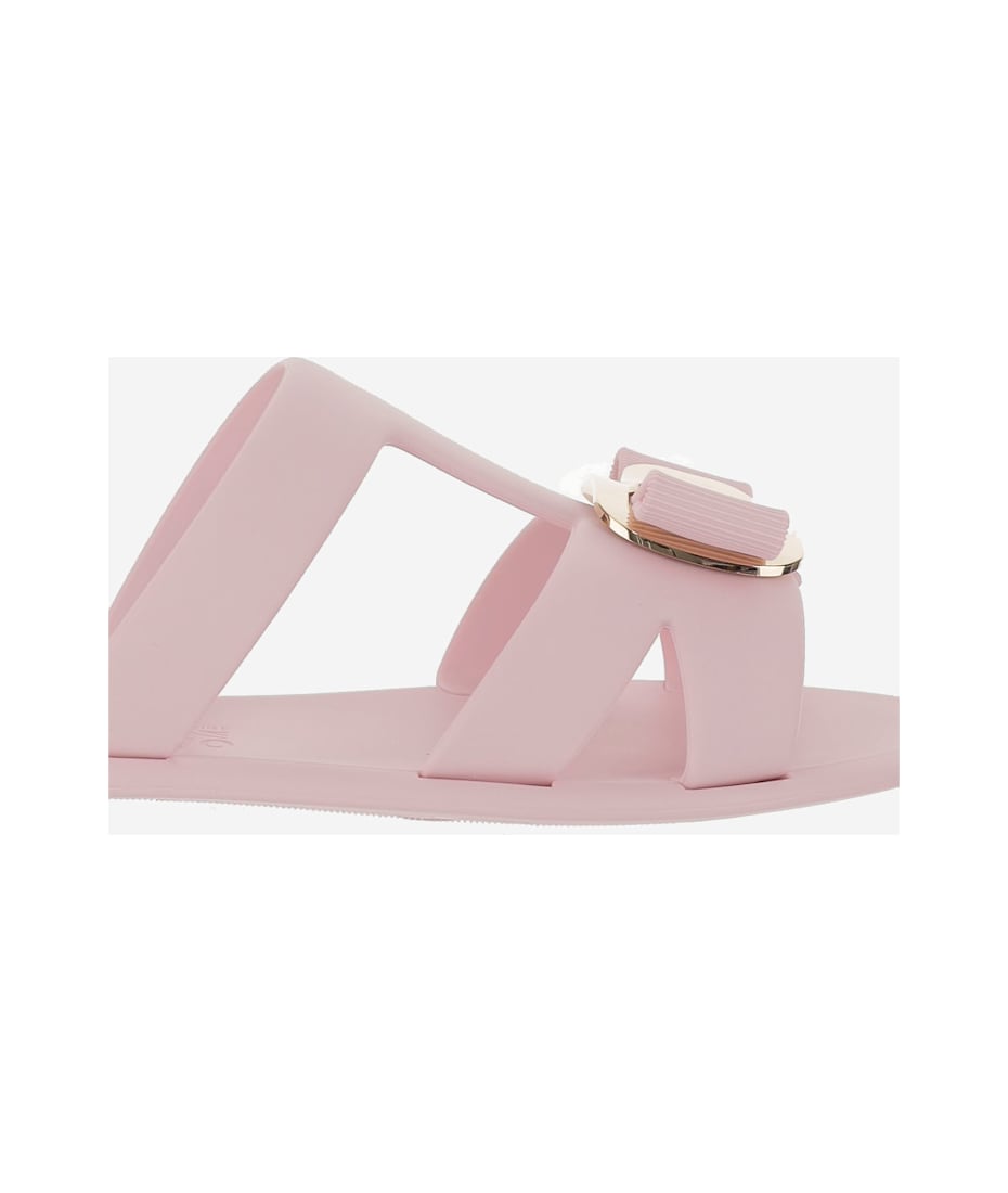 VIP【送料関税込】FERRAGAMO New Vara Rubber Sandals Ferragamo New Vara Rubber Sandals | italist