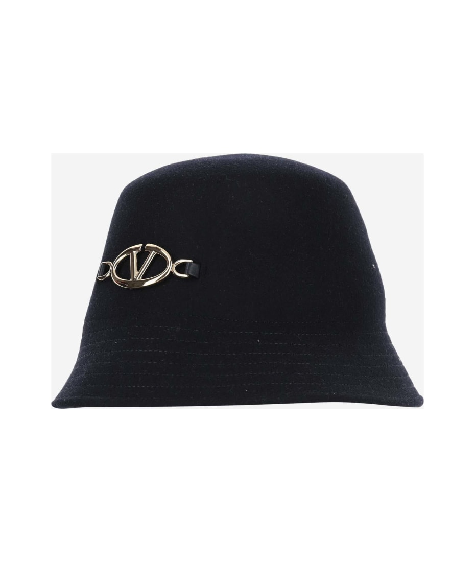 【関税&送料込】Valentino Garavani Midnight Blue Felt Bucket Valentino Garavani Midnight Blue Felt Bucket Hat | italist