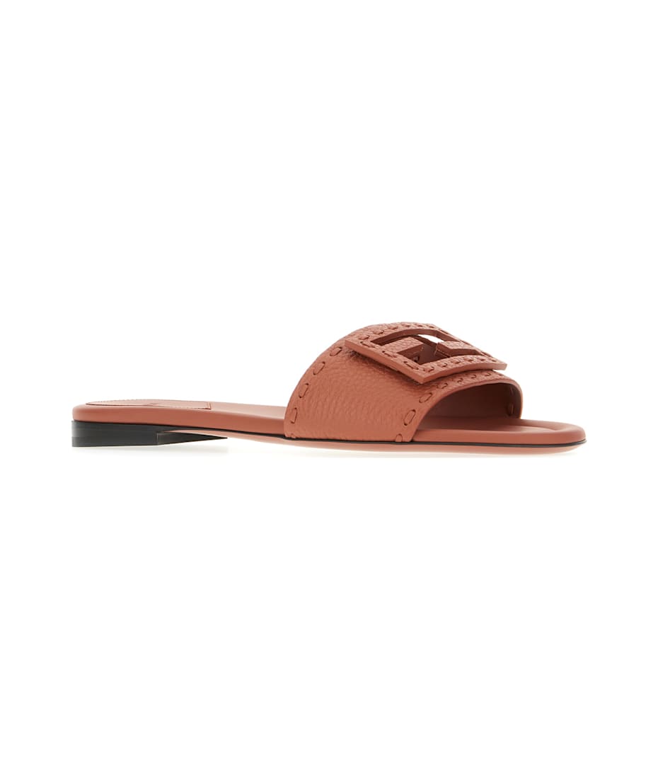 サンダル・ミュール FENDI Brick leather Baguette slippers (8R8136AQY2 F1STQ) Fendi Brick Leather Baguette Slippers | italist