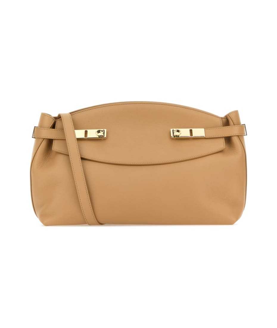 【送料&関税込】Ferragamo Hug Pouch L Ferragamo Hug Pouch L | italist