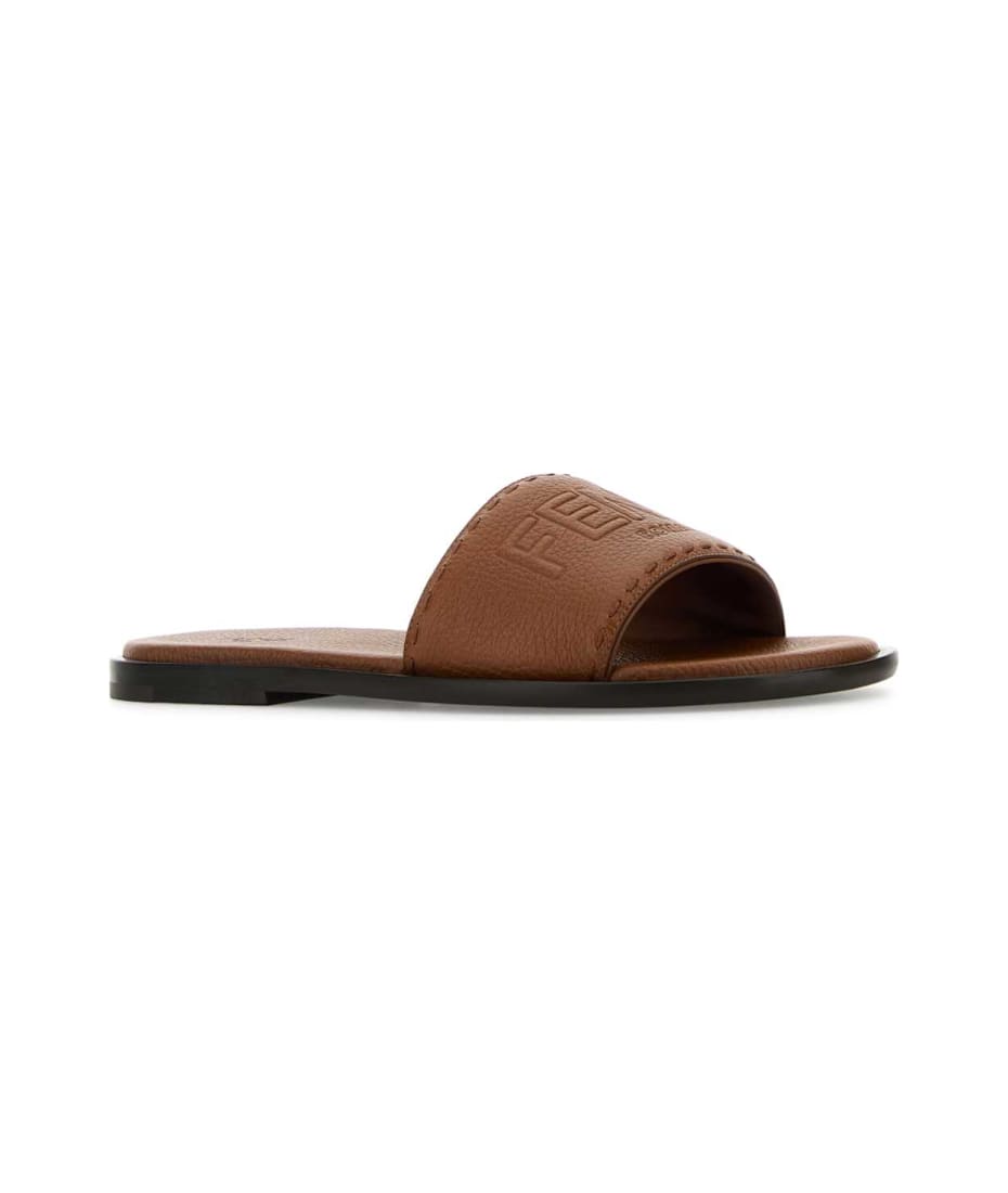 サンダル・ミュール FENDI Caramel Leather Thong Slippers Fendi Caramel Leather Slippers | italist