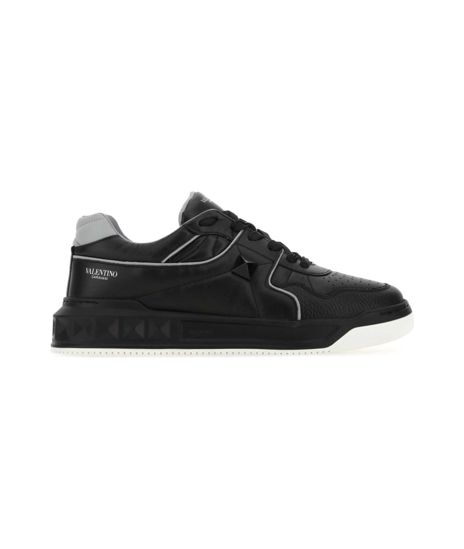 スニーカー Valentino Garavani Black Nappa Leather One Stud Sneakers 18658226_41864378_600.jpg