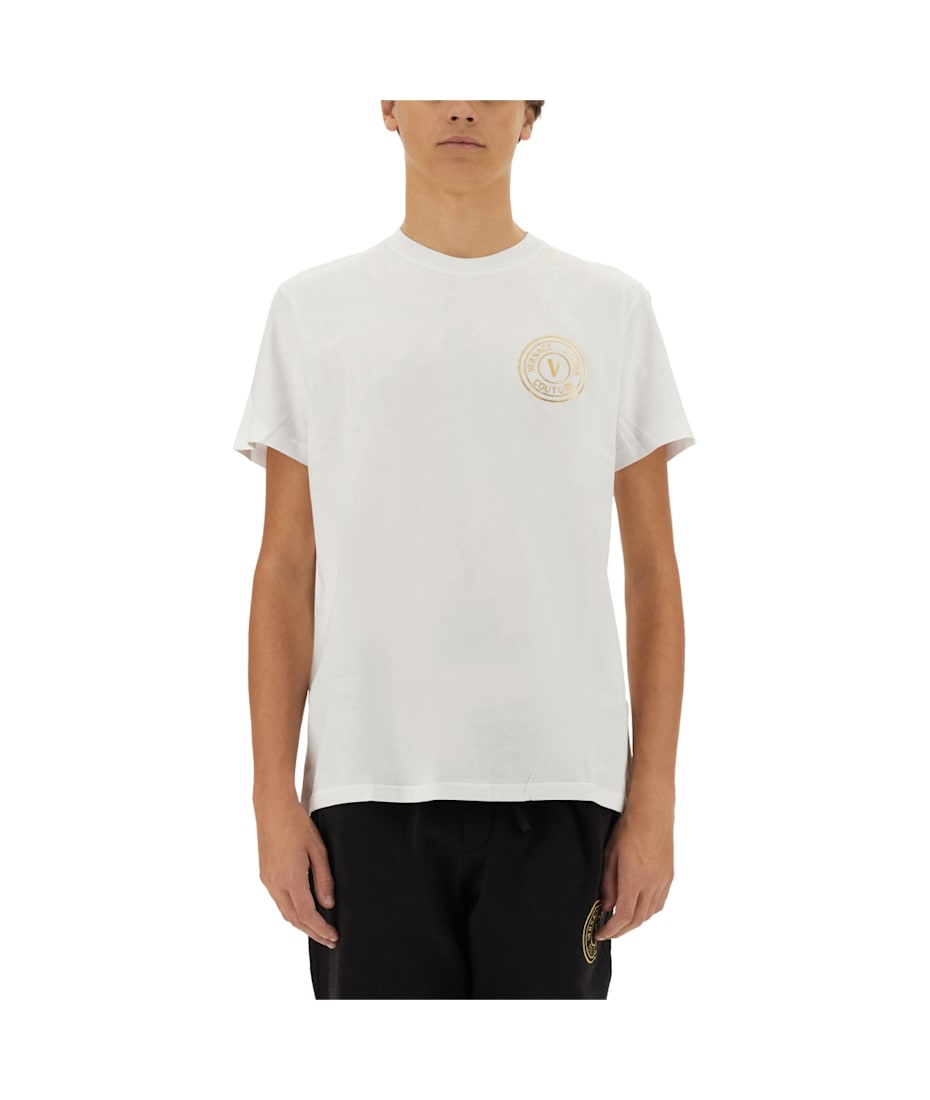 Tシャツ・カットソー VERSACE JEANS FW24 \"V-EMBLEM\" SHIRT (77GALYS1 CN002003) Blue V-Emblem T-Shirt by Versace Jeans Couture on Sale