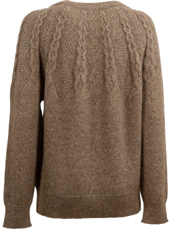Closed knitted sweater