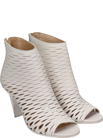 Strategia High Heels Ankle Boots In Beige Leather