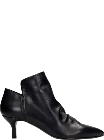 Strategia High Heels Ankle Boots In Black Leather