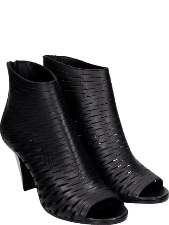Strategia High Heels Ankle Boots In Black Leather