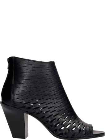 Strategia High Heels Ankle Boots In Black Leather