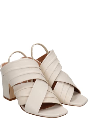 Julie Dee Sandals In Beige Leather