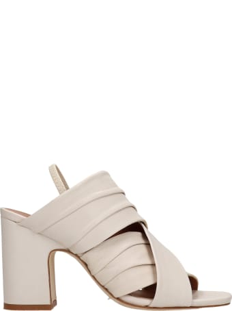 Julie Dee Sandals In Beige Leather