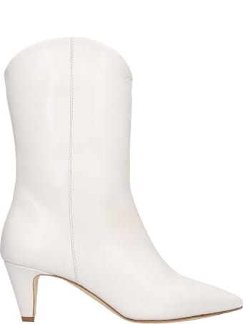 Julie Dee Ankle Boots In White Leather