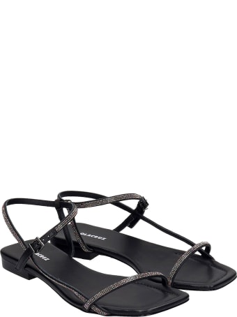 Lola Cruz Flats In Black Leather