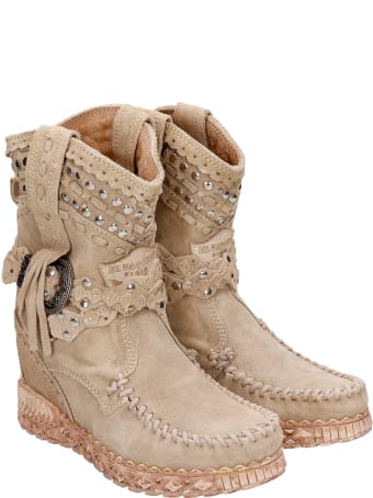 El Vaquero Yara Ankel Boots Inside Wedge In Beige Suede