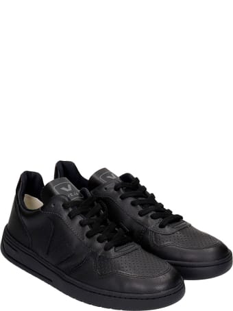 Veja V-10 Sneakers In Black Leather