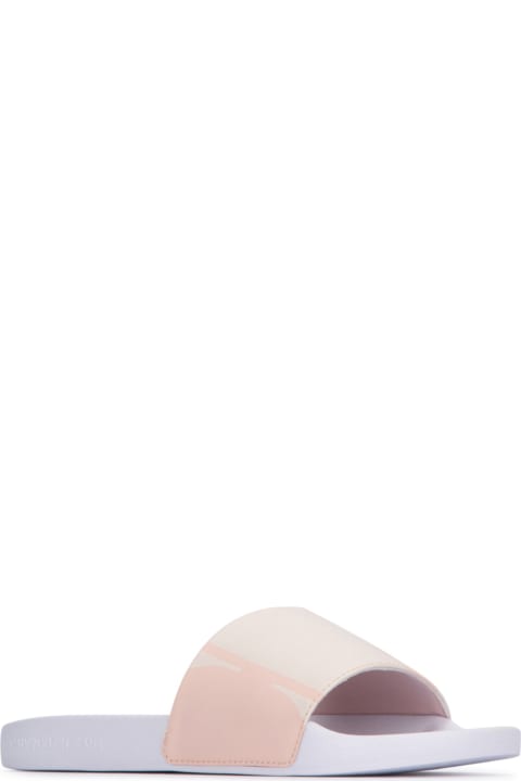 Calvin Klein الصنادل لـ السيدات Calvin Klein Slippers