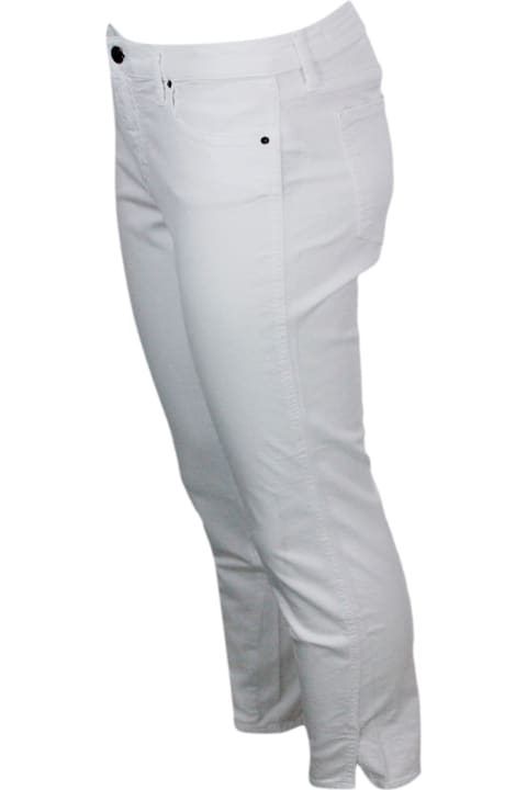 ウィメンズ Armani Collezioniのパンツ＆ショーツ Armani Collezioni 5-pocket Trousers In Soft Stretch Cotton Super Skinny Capri. Zip And Button Closure.