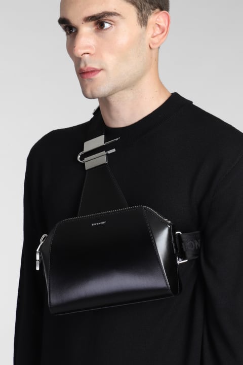 メンズ バッグ Givenchy Ant U Shoulder Bag In Black Leather