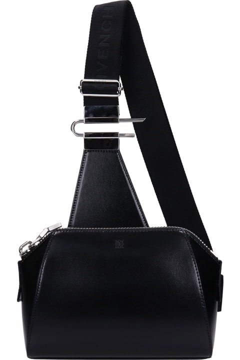 Antigo U Shoulder Bag In Black Leather