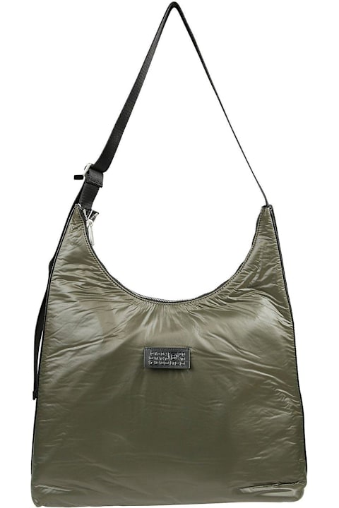 MM6 Maison Margiela حقائب الكتف لـ السيدات MM6 Maison Margiela Logo Patch Padded Large Shoulder Bag