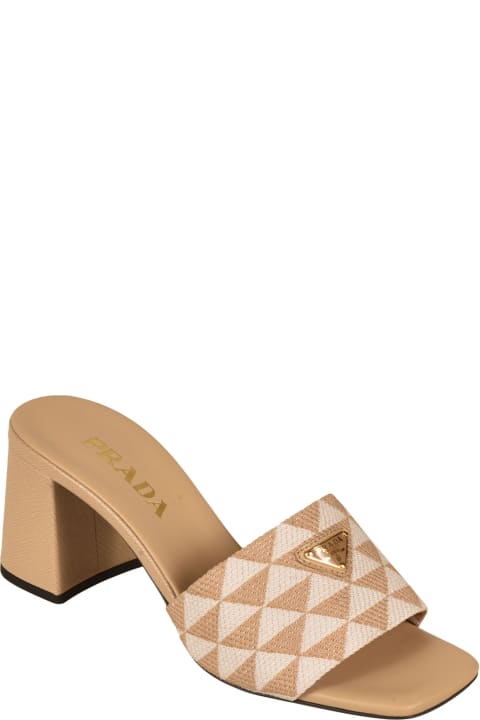 Triangle Jacquard Sliders