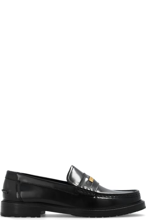 ウィメンズ Moschinoのフラットシューズ Moschino Logo Plaque Slip-on Loafers
