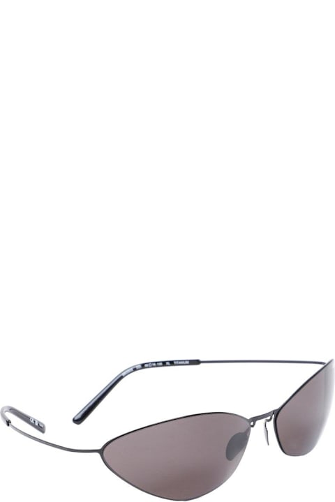 Balenciaga نظارات لـ السيدات Balenciaga Triangle Frame Sunglasses