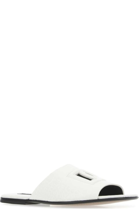 メンズ新着アイテム Dolce & Gabbana White Leather Slippers