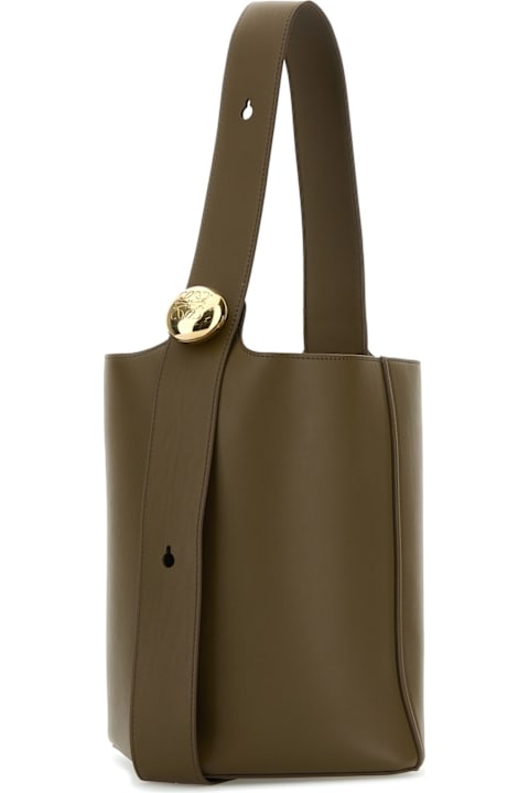 Loewe حقائب توتي لـ السيدات Loewe Pebble Bucket Medium