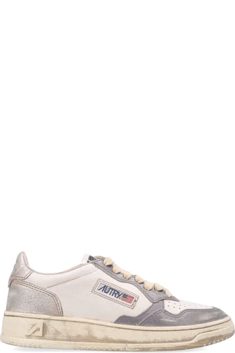 Autry Medalist Low Super Vintage Woman's Sneakers In White, Old Silver, And Platinum