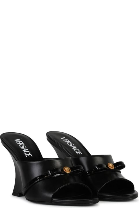 ウィメンズ サンダル Versace 'gianni Ribbon' Black Leather Sandals