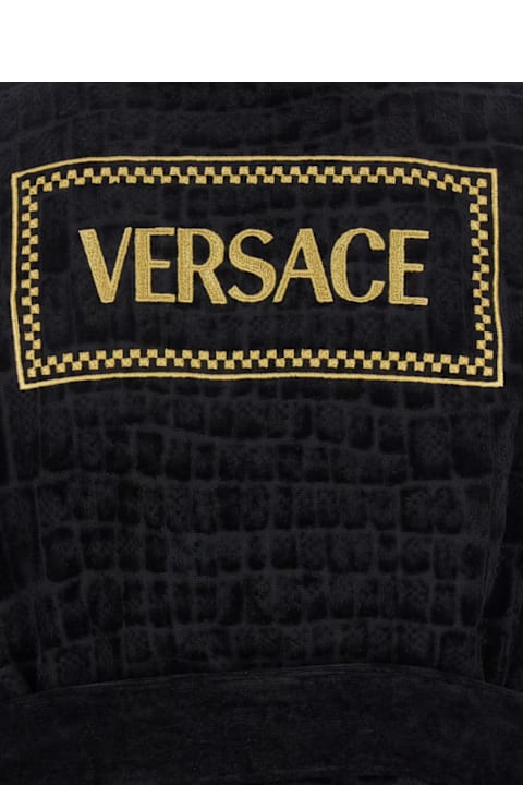ملابس داخلية وملابس النوم لـ السيدات Versace Black Bathrobe With Medusa Plaque On The Front And Maxi Logo On The Back In Cotton Home