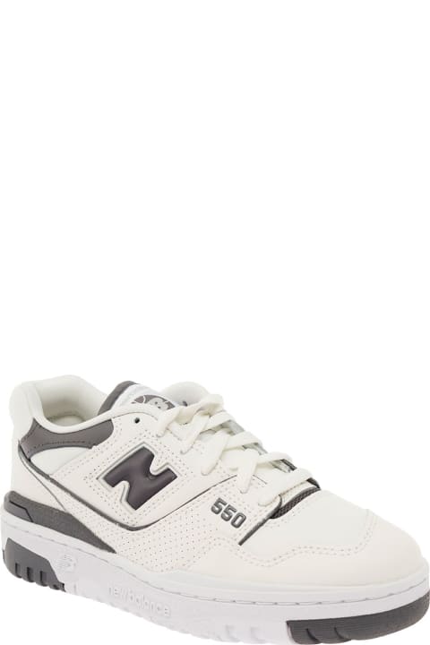 ウィメンズ新着アイテム New Balance '550' White And Black Low Top Sneakers With Logo In Leather Woman