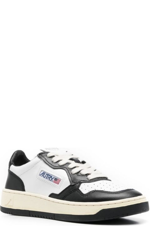 'medalist Low' White And Black Low Top Sneakers With Logo Patch In Leather Woman