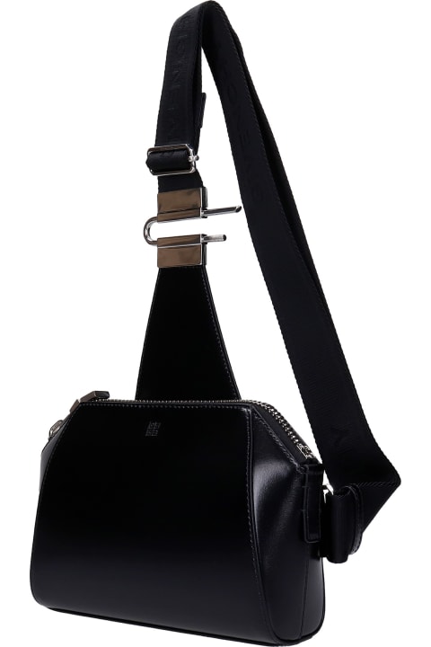 Antigo U Shoulder Bag In Black Leather