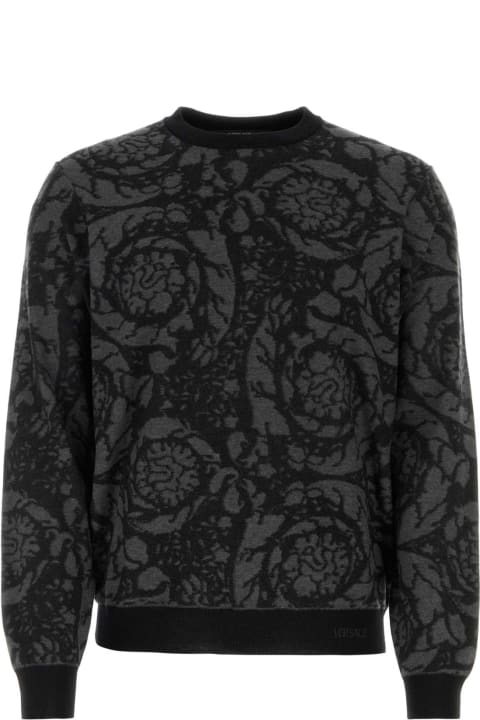 ウィメンズ Versaceのフリース＆ラウンジウェア Versace Embroidered Wool Blend Sweater