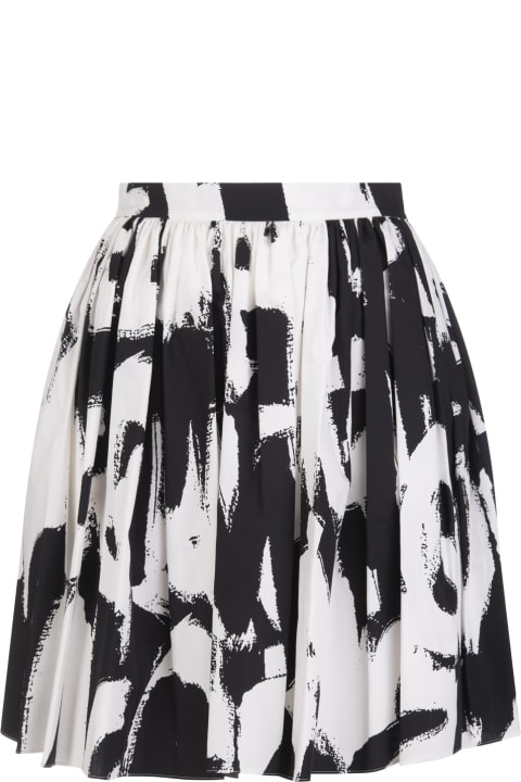 Mcqueen Graffiti Pleated Mini Skirt In White And Black